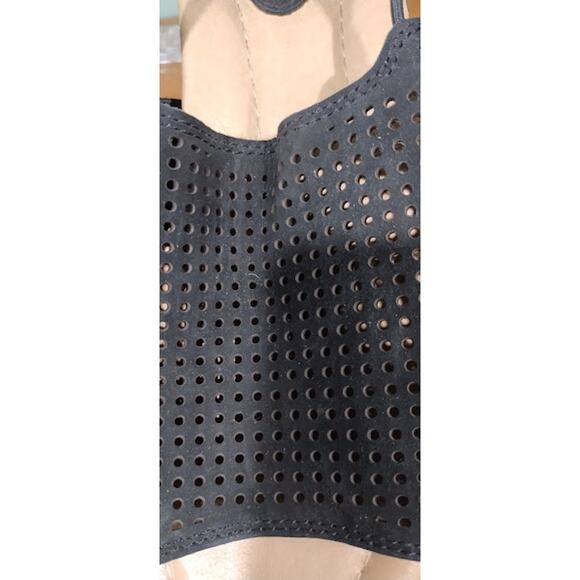 Earth Mesh Faux Suede Sandals with Rubber Solesm Black, Sz 7.5 - Picture 2 of 6